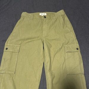 Madewell Two hand pockets. Two cargo flap pockets on the side.